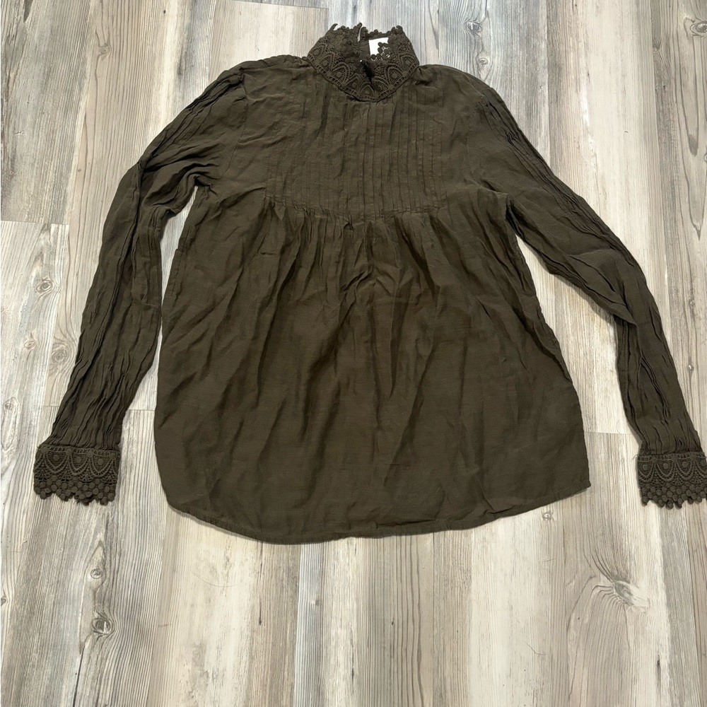 LOGG Size 2, Lightweight, Keyhole Back, Long Sleeve